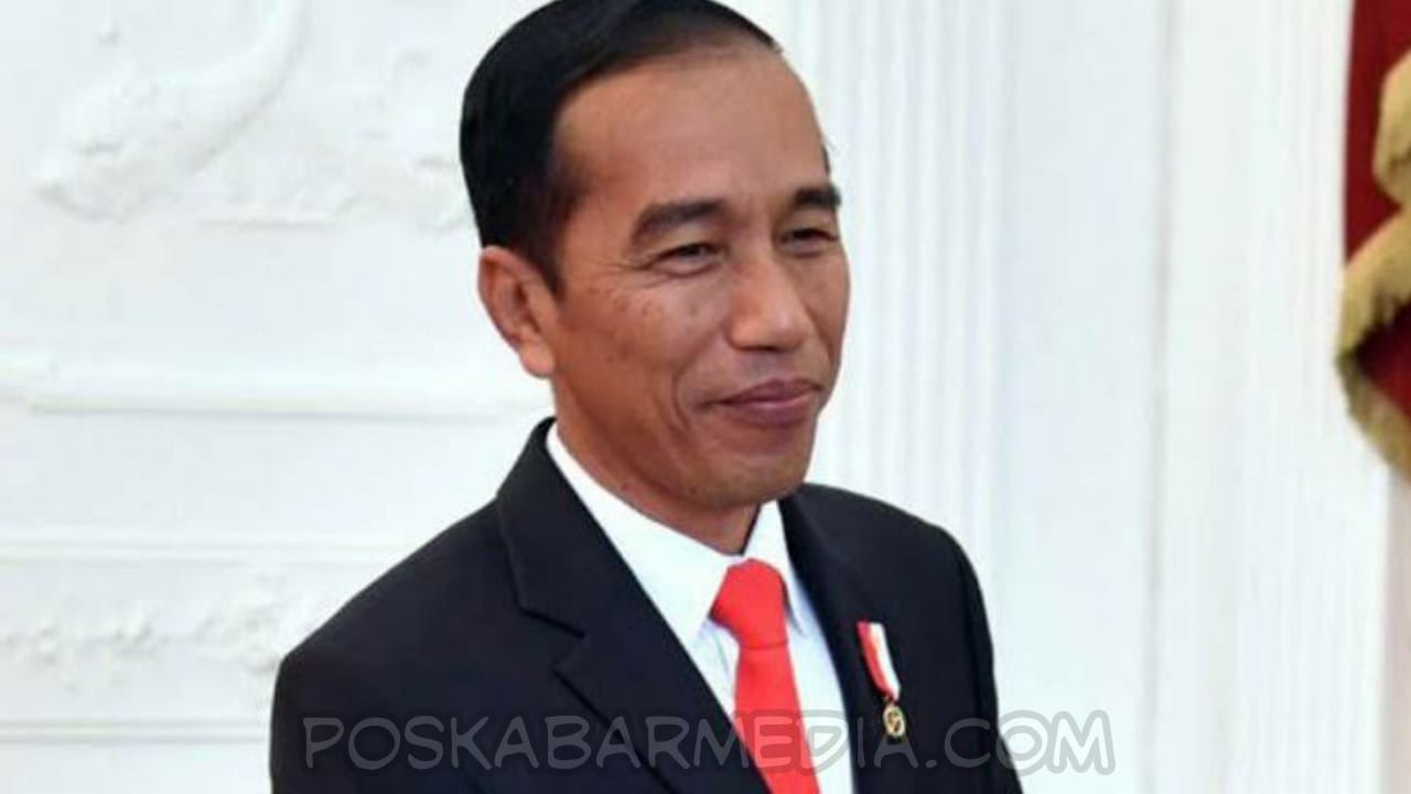 Pak Jokowi Main Free Fire